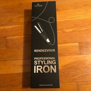 Duvolle Hair straightener.